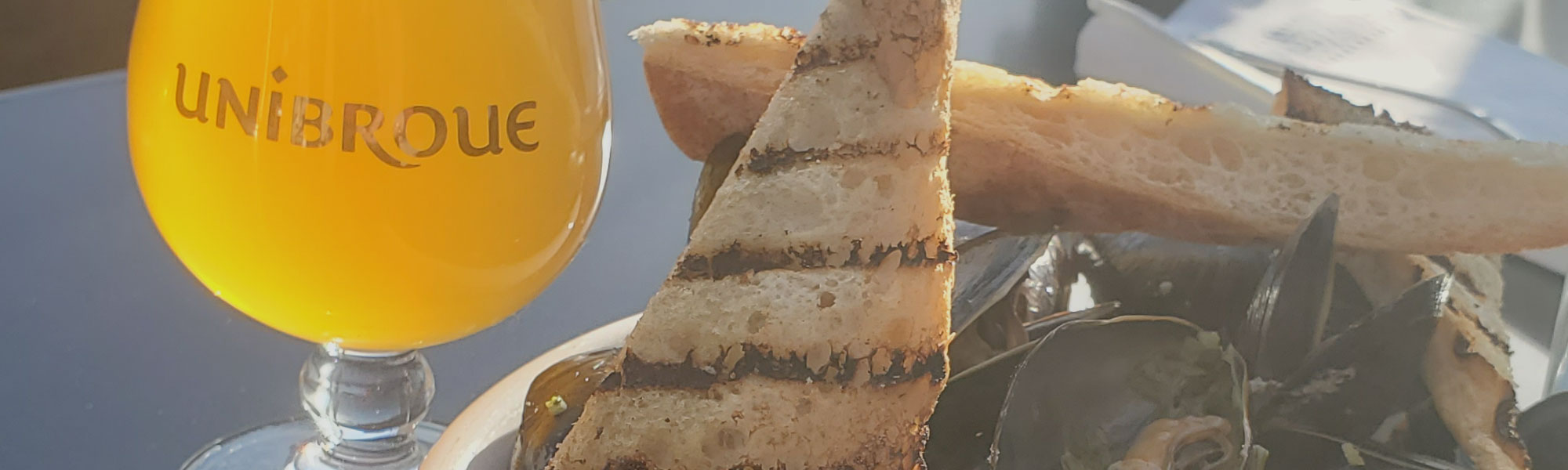 Mussels with grilled bread and a Belgian ale